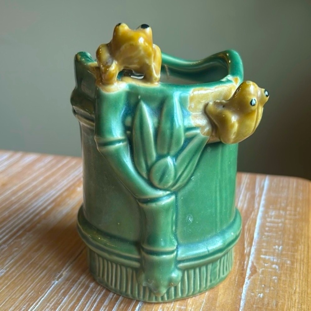 Vintage Majolica Ceramic Frog & Bamboo Planter Holder Vase